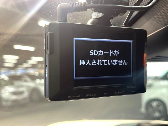 【ドライブレコーダー】安心・安全なカーライフに必須のドライブレコーダーを装備！走行中はもちろん、あおり運転や事故に遭遇した際の状況も映像で記録し、万一のリスクに備えます。