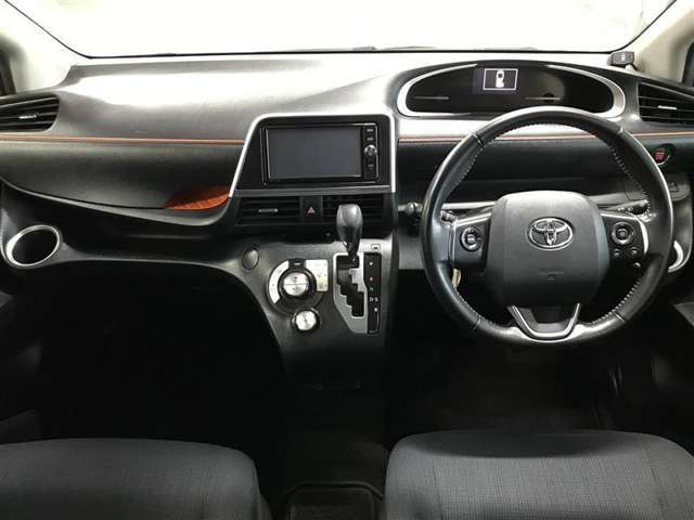 見通しのいい視界と最適なレイアウトで運転しやすいです。