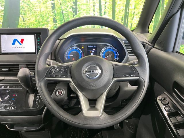 インテリアに合わせたデザインのステアリングは、運転される方のことも考え、運転しやすい形状、大きさです。是非一度、実際に触ってお確かめください。