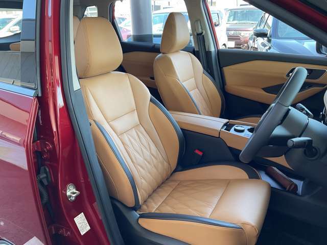 快適に運転できるドライブポジション！シートリフターもあるので無理のない運転姿勢がとれます。パワーシート（スライド、リクライニング、リフター、サイサポート）