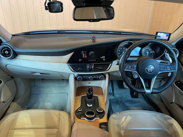 LIBERALAでは多種多様の車種をご用意させていただいております。お客様がご納得いくまで、そのお車の持つ特性を五感すべてで感じ取っていただける場をご提供します。