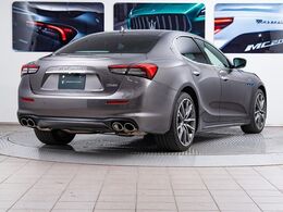 Levante　DIESELグランスポーツ275馬力（カタログ値）純正OP総額：1，770，000円　サンルーフ・20インチテセオホイール・プレミアムサウンドシステム・シートベンチレーション