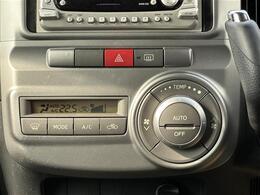 こちら運転席周りの操作部分の写真になります。各部しっかり動作の確認をしておりますので、ご安心だくさい。また、第三者機関の鑑 定書もありますので、そちらも併せて、ご確認いただければ幸いです！