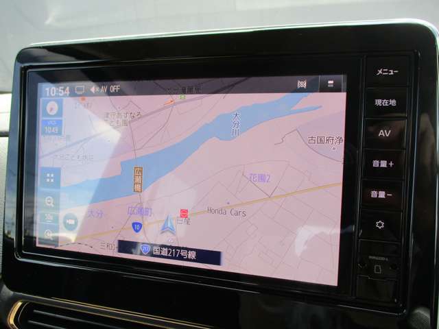 日産純正の地デジ対応ナビゲーションが装着されてます。