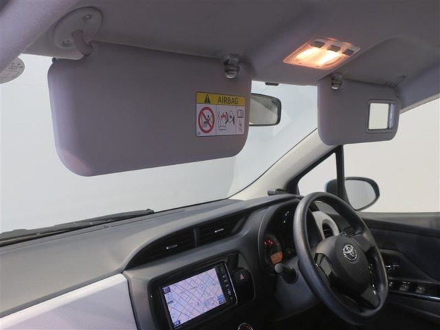 バニティーミラーが運転席に付いています！