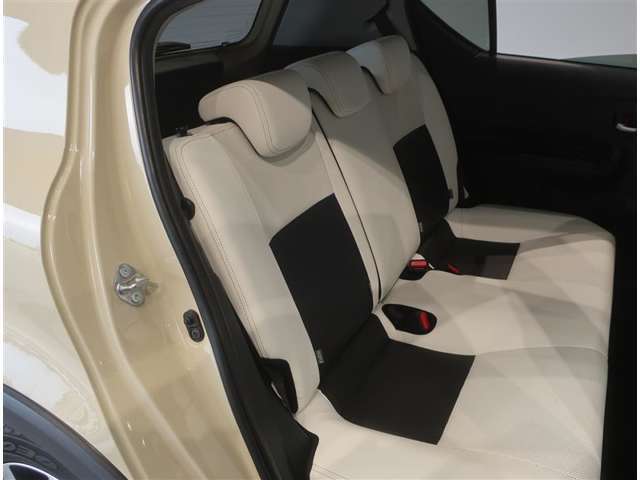 ゆとりある広々とした車内空間は、ドライブを始め買い物やレジャーなど、幅広く活躍します。一人でもみんなとでもお出かけを楽しみましょう！