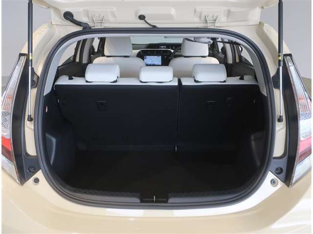 広々としたラゲージスペースを備えています。大きなものや長さのある荷物もしっかりと積み込めます。