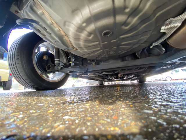 下廻りのサビ止め加工、防錆ハードワックスもご用意してあります！！通常のものよりも厚い塗装で下廻りをしっかりガード！当店で人気のオプションです♪融雪剤などの塩害対策に！！