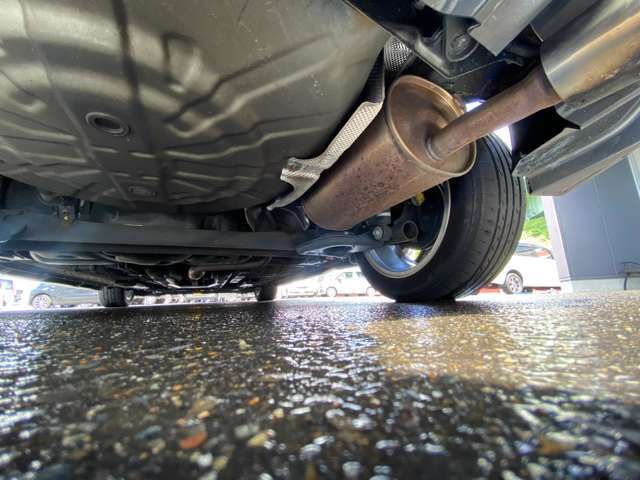 下廻りのサビ止め加工、防錆ハードワックスもご用意してあります！！通常のものよりも厚い塗装で下廻りをしっかりガード！当店で人気のオプションです♪融雪剤などの塩害対策に！！