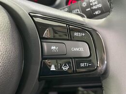 【アダプティブクルーズコントロール】高速道路での長距離走行が楽に！！自動で速度を保つクルーズコントロールが、衝突軽減システムと連携し、前方の車両を感知して車間を保つように速度調節してくれます！！