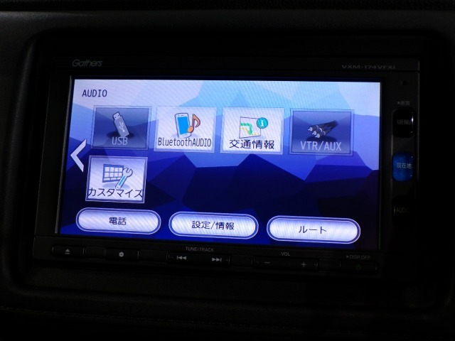CD、DVD、Bluetooth、AM、FMができます。