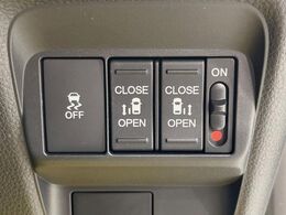 【両側パワースライドドア】スマートキーや運転席のスイッチで後席両側スライドドアの開閉が可能♪電動だから力を入れてドアを開ける必要が無く、小さなお子様でも簡単に開け閉めでき快適です♪