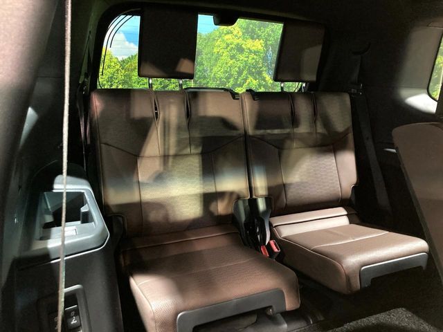 3列目シートはもちろん状態良好☆大人でもゆったりと座って頂けますので、大人数でのお出かけもラクラクです♪ご家族で、気の知れた仲間で、ドライブに行くのが楽しみですね♪