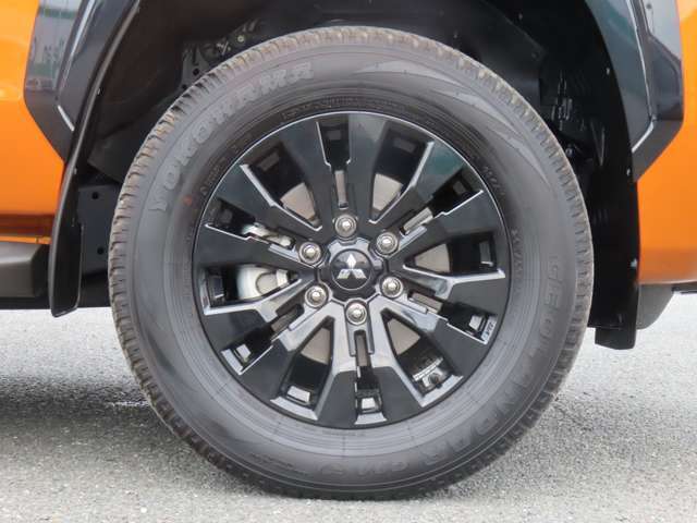 265/60R18の大径タイヤがどんな路面も捉えます！