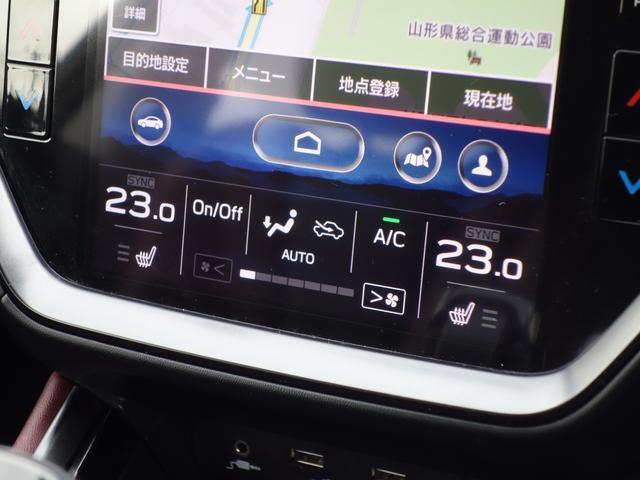 左右の吹き出し口から、それぞれ設定した温度の風が出る「左右独立エアコン」で、ドライバーも同乗者も快適なドライブを！