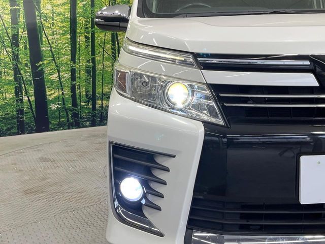 【LEDヘッドライト】悪天候や夜間走行時も良好な視界を確保し安心して運転できる高輝度LEDヘッドライトを装備！点灯速度が早く、消費電力も抑えられています。