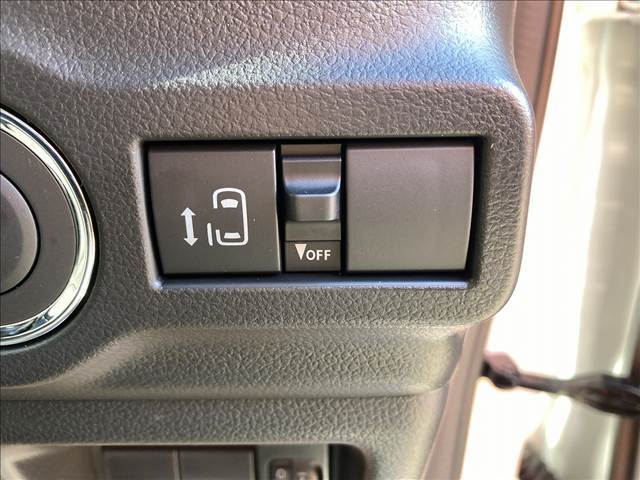 【電動スライドドア】助手席が自動で開閉できます。子供の乗り降りに運転席側から開けられるのは非常に便利です.