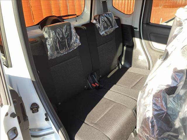 ピタッとはまるオリジナルフロアマットも当社でご準備しております。もちろん、純正品も取り扱いがございますのでご相談いただければ準備は可能です。