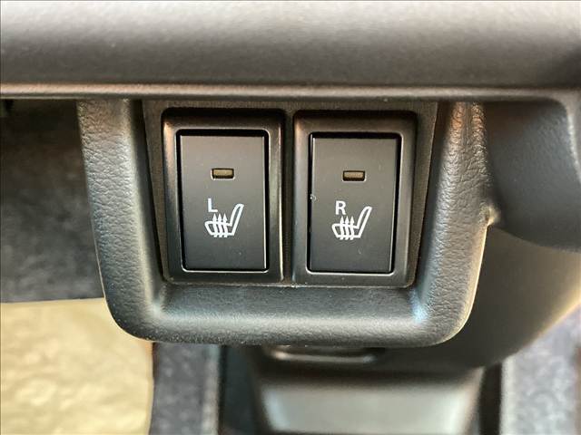 【シートヒーター】寒い冬にはあったら快適な装備です。山形の冬でも快適にお過ごしいただけます。特に女性の方に喜んでもらえることが多いです。