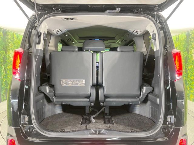 後席を格納すると、これだけの広さが！シーンに合わせたシートアレンジで、大きな荷物も積むことが出来ます♪