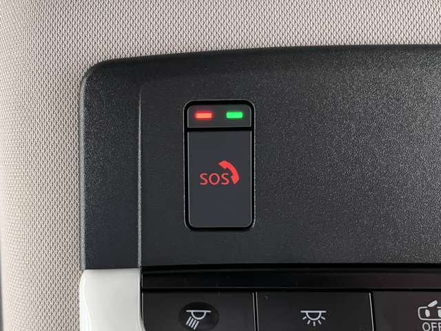 急病時や危険を感じた時、SOSコールスイッチを押すと専門のオペレータに繋がって、警察や消防への連携をサポートしてくれます。