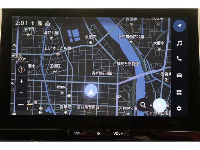 スマホやiPhoneと連携し、対応アプリをディスプレイに表示させて使うディスプレイオーディオPlus。使い慣れた従来のトヨタ車載ナビが利用できるTCナビキットを装着。フルセグTVに対応しています。
