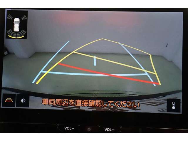ハンドル操作に連動してガイドラインが変化するバックカメラ搭載です。クルマは構造上たくさんの死角があるので、とても便利な機能ですね。あくまで補助の為の装備ですのでバックは目視での確認が大事ですよ！