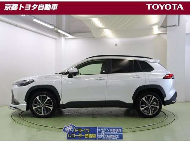 車線はみ出し防止警告【レーンアシスト】、衝突予防および衝突安全システム【PCS】で安心を。障害物や歩行者などを検知、警告してくれる【クリアランスソナー】がトラブルを未然に防ぐサポートをしてくれます。