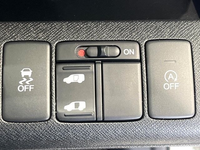 【パワースライドドア】スマートキーや運転席のスイッチでスライドドアの開閉が可能♪電動だから力を入れてドアを開ける必要が無く、小さいお子様でも、重い荷物を持っている時もラクに開け閉めできます♪