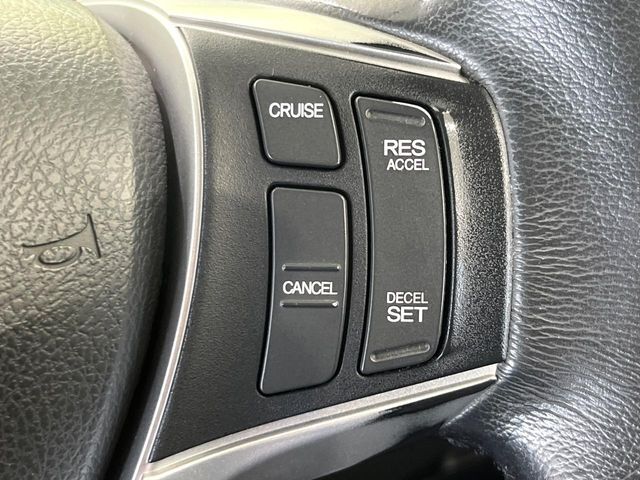 【クルーズコントロール】高速道路もラクラク走行。アクセルを離しても一定速度で走行ができ、長距離運転時の負担を軽減！加速・減速も簡単なスイッチ操作で調整できます。