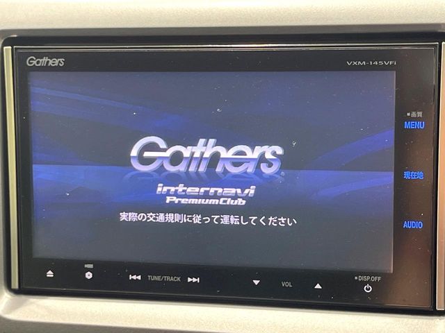 【純正ナビ】人気の純正ナビを装備。オーディオ機能も充実しており、Bluetooth接続すればお持ちのスマホやMP3プレイヤーの音楽を再生可能！毎日の運転がさらに楽しくなります！！