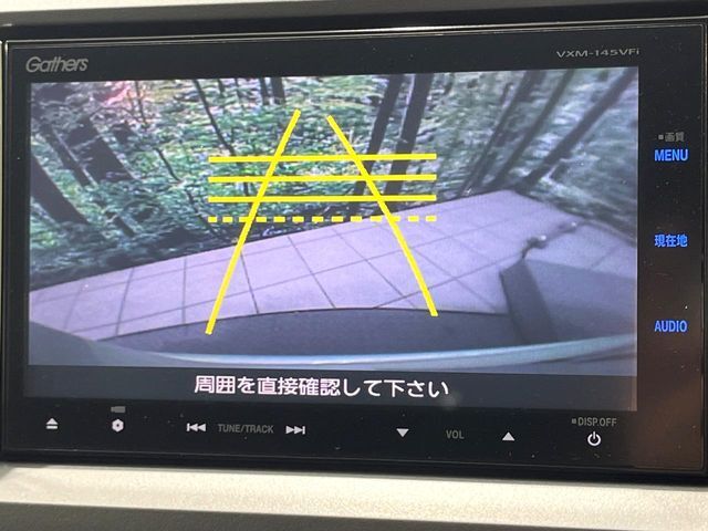 【バックカメラ】駐車時に後方がリアルタイム映像で確認できます。大型商業施設や立体駐車場での駐車時や、夜間のバック時に大活躍！運転スキルに関わらず、今や必須となった装備のひとつです！