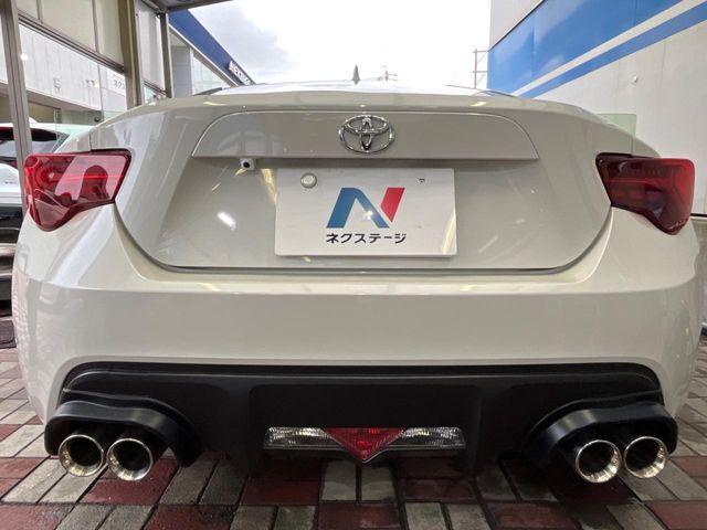 【TRDエアロ】人気のTRDエアロを装備！クルマの外観がよりスタイリッシュになり、街中で存在感あふれる1台に♪将来買い替える時にもリセールに影響しやすく、価値ある人気の装備です！