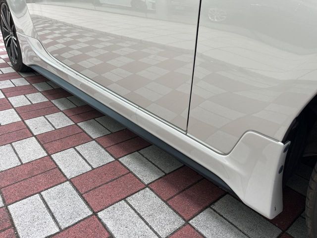 【TRDエアロ】人気のTRDエアロを装備！クルマの外観がよりスタイリッシュになり、街中で存在感あふれる1台に♪将来買い替える時にもリセールに影響しやすく、価値ある人気の装備です！