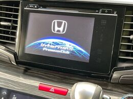 【純正ナビ】人気の純正ナビを装備しております。ナビの使いやすさはもちろん、オーディオ機能も充実！キャンプや旅行はもちろん、通勤や買い物など普段のドライブも楽しくなるはず♪