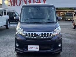 メッキのフロントグリルがインパクト有りますね。