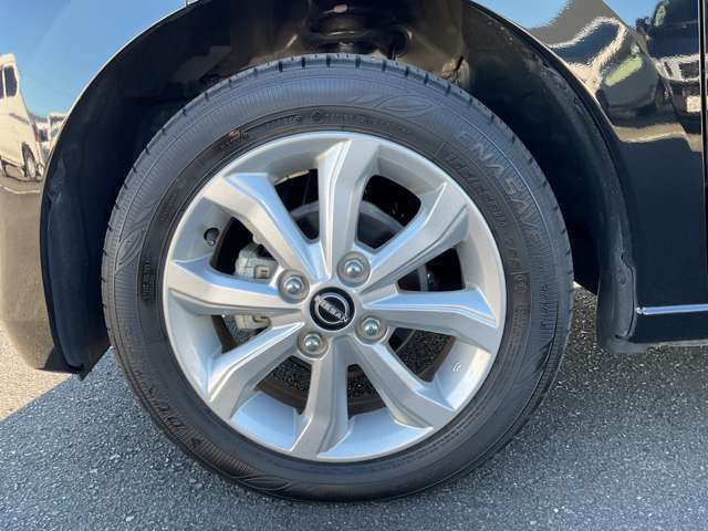 全国の日産販売会社で点検＆修理、保証サービスが受けれます。