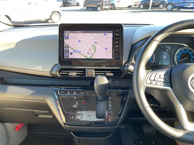 ドライバーのかたと助手席のかたが座るシートです。実際お座りいただくのが、分かりやすいと思います。お気軽にご来店ください！