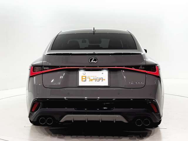 色は『チタニウムカーバイドグレー』 ※“ F SPORT Performance” 、“ F SPORT”、特別仕様車“F SPORT Mode Black III”専用色。