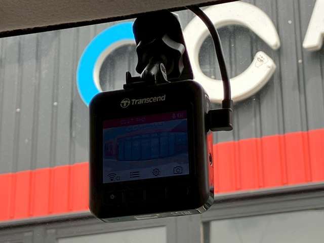 【ドライブレコーダー】愛車に取り付けることで映像と音声を記録してくれるドライブレコーダーは、事故の際に確かな証拠能力を発揮してくれます。