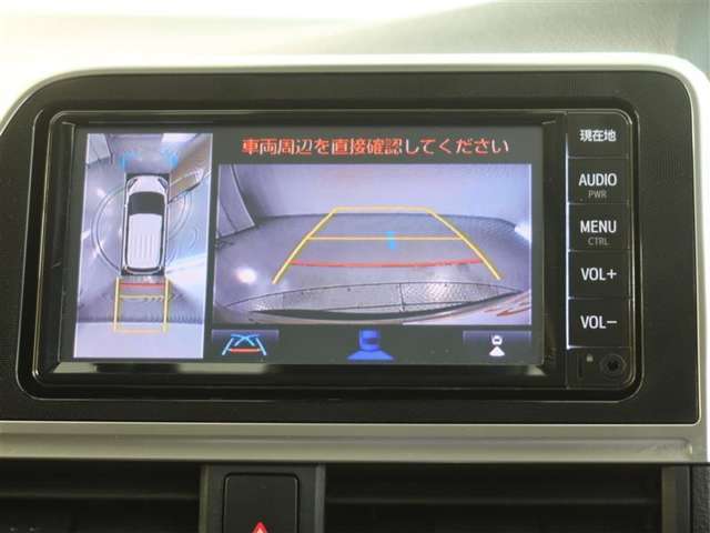 パノラミックビューモニター付きです。車両を上から見たような映像をモニター画面に表示。運転席からの目視では見にくい、車両周辺の状況をリアルタイムでしっかり確認できます。