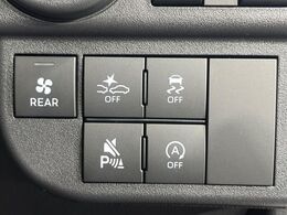 【スマートアシスト】走行中に前方の車両等を認識し、衝突しそうな時は警報とブレーキで衝突回避と被害軽減をアシスト。より安全にドライブをお楽しみいただけます。