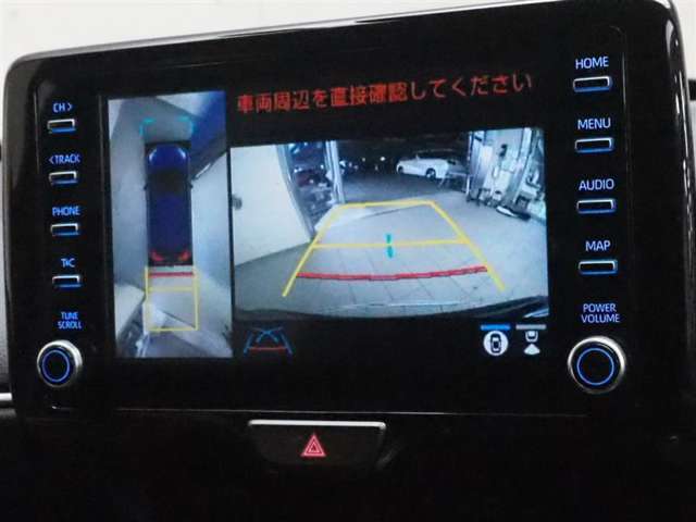 パノラミックビューモニター付きです。車両を上から見たような映像をディスプレイオーディオ画面に表示。運転席からの目視だけでは見にくい、車両周辺の状況をリアルタイムでしっかり確認できます。