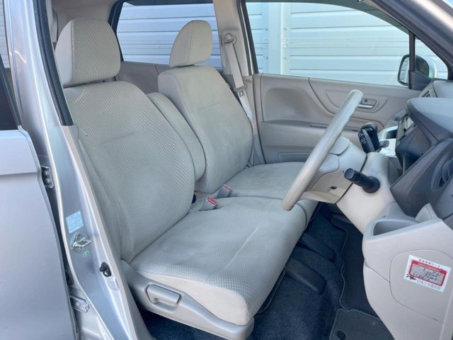 運転席シート廻りは使用感も少なく、良好な状態となっています。丁寧に使われていたことがよくわかりますね。