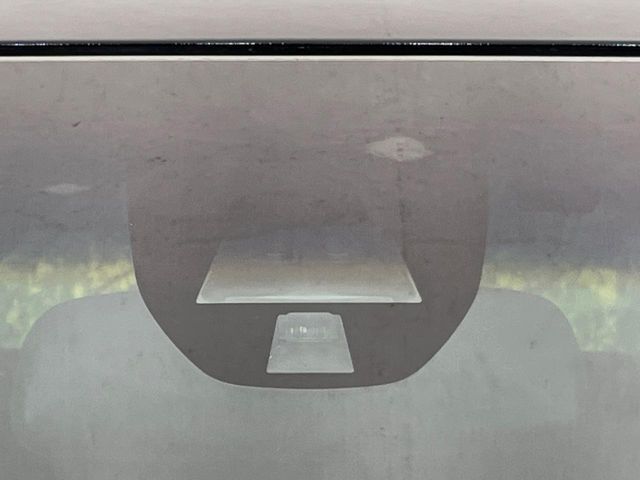 【シティブレーキアクティブシステム】低速走行中に前方の車両等を認識し、衝突しそうな時は警報とブレーキで衝突回避と被害軽減をアシスト。より安全にドライブをお楽しみいただけます。