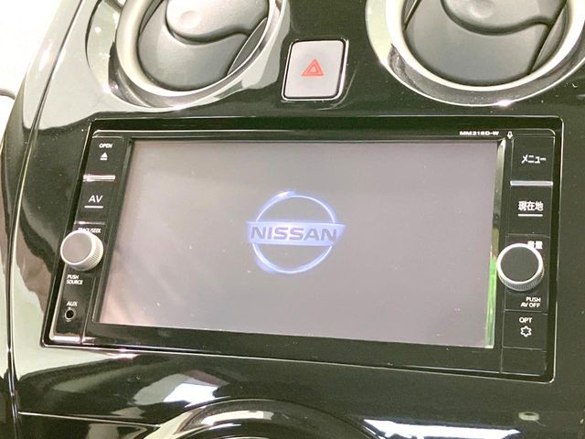 【純正ナビ】人気の純正ナビを装備。オーディオ機能も充実しており、Bluetooth接続すればお持ちのスマホやMP3プレイヤーの音楽を再生可能！毎日の運転がさらに楽しくなります！！