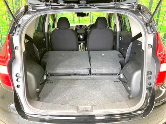 普段のお買い物や通勤、送迎等に十分な荷室スペースを確保しております。セカンドシートを倒すと、大きな荷物の積載も可能です♪