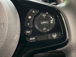 【アダプティブクルーズコントロール】高速道路での長距離走行が楽に！！自動で速度を保つクルーズコントロールが、衝突軽減システムと連携し、前方の車両を感知して車間を保つように速度調節してくれます！！