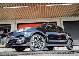 2600km走行、内外装ともに使用感の少ないスイフトスポーツを入荷しました！！！カスタムベースにいかがでしょうか！