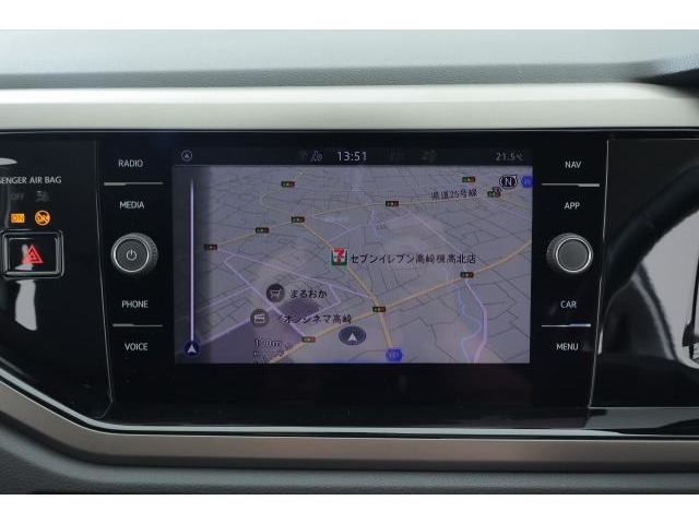 Volkswagen純正インフォテイメントシステム“Discover Media”：タッチスクリーンとダイヤルによる高い操作性はそのままに、通信モジュールを新たに内蔵し、常時オンライン化を実現。